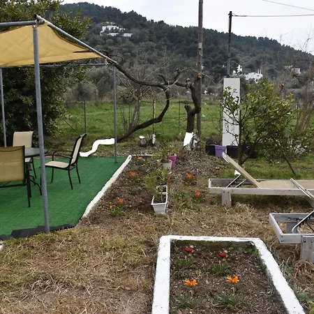 Dom wakacyjny Kerasia's And Dora's Garden *