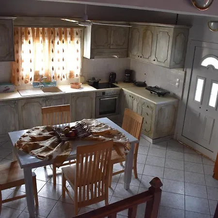 Case de vacanță Kerasia's And Dora's Garden