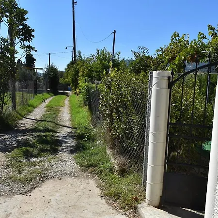 Kerasia's And Dora's Garden Пунда