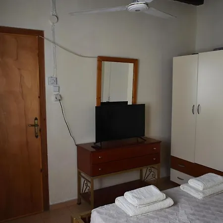 Case de vacanță Kerasia's And Dora's Garden