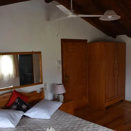 Kerasia's And Dora's Garden Case de vacanță *