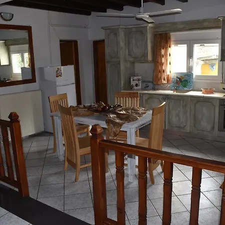 Case de vacanță Kerasia's And Dora's Garden *