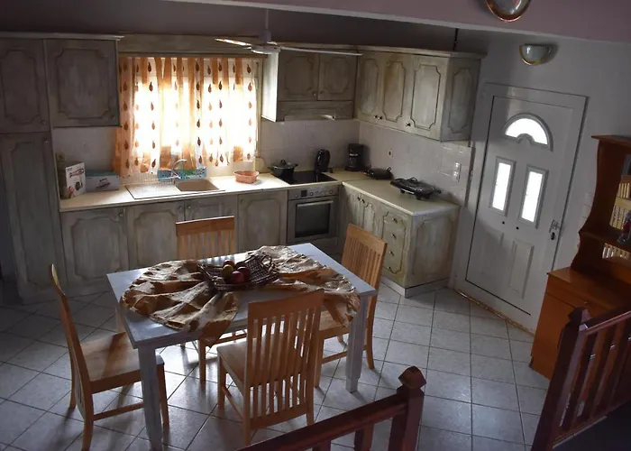 Holiday home Kerasia's And Dora's Garden