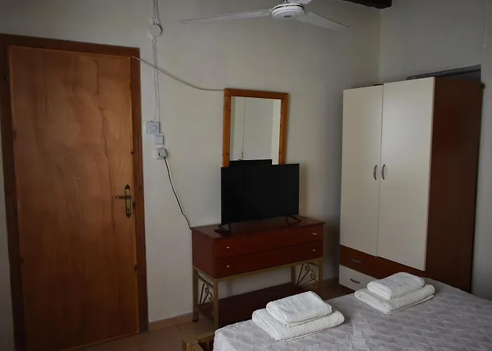 Holiday home Kerasia's And Dora's Garden